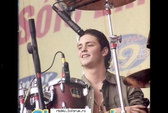 dulce`s boyfriend picz with him